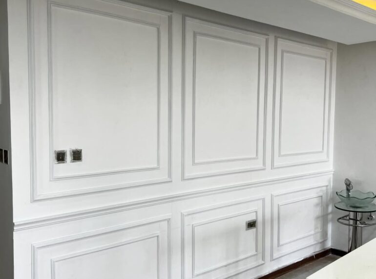 Wainscoting-professionally-with-top-notch-precision