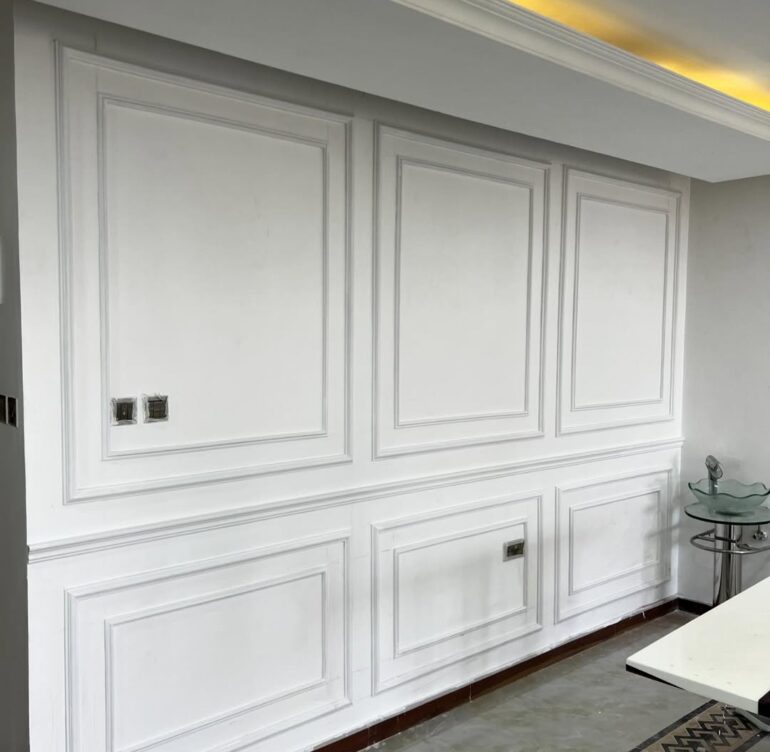 Wainscoting-professionally-with-top-notch-precision